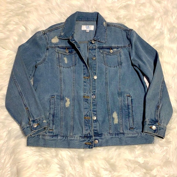 Denim Jean Jacket 💙 - Picture 2 of 9